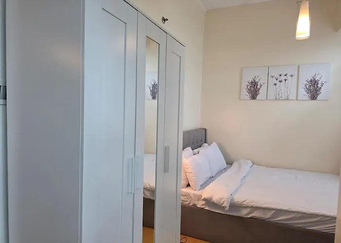 Bgc Cosy Flat Near Highstreet And Shangrila Apartment Manila